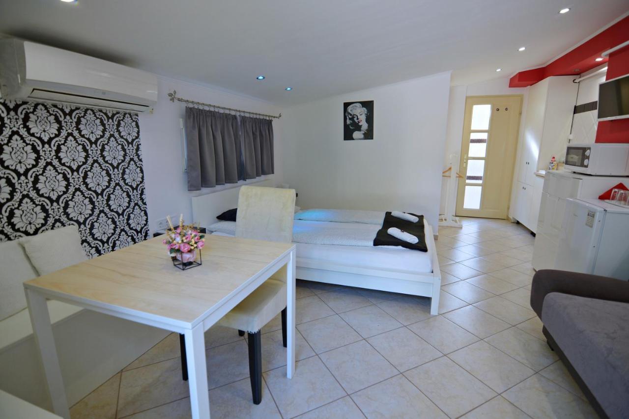 R.Gold Apartman Makó Exterior foto