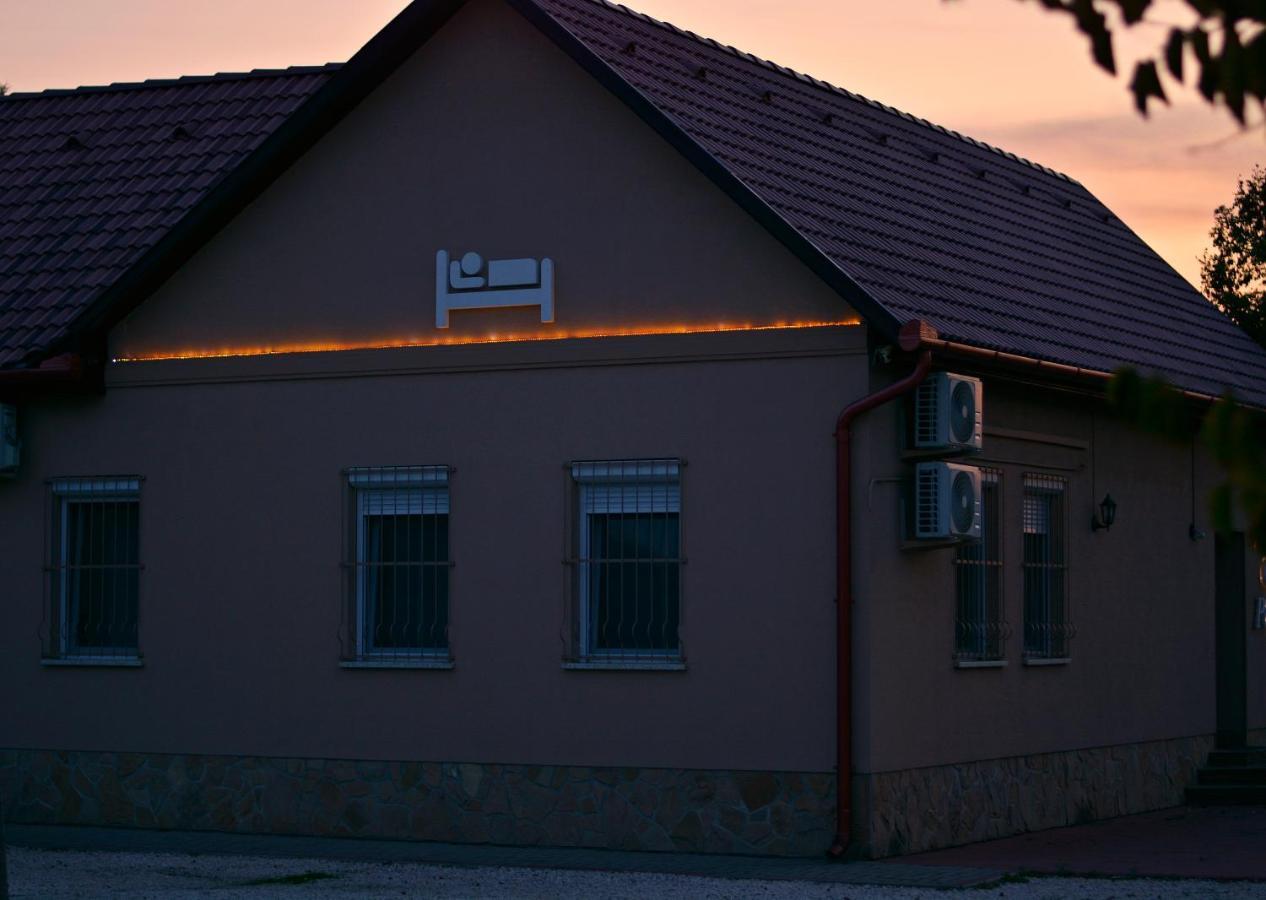 R.Gold Apartman Makó Exterior foto